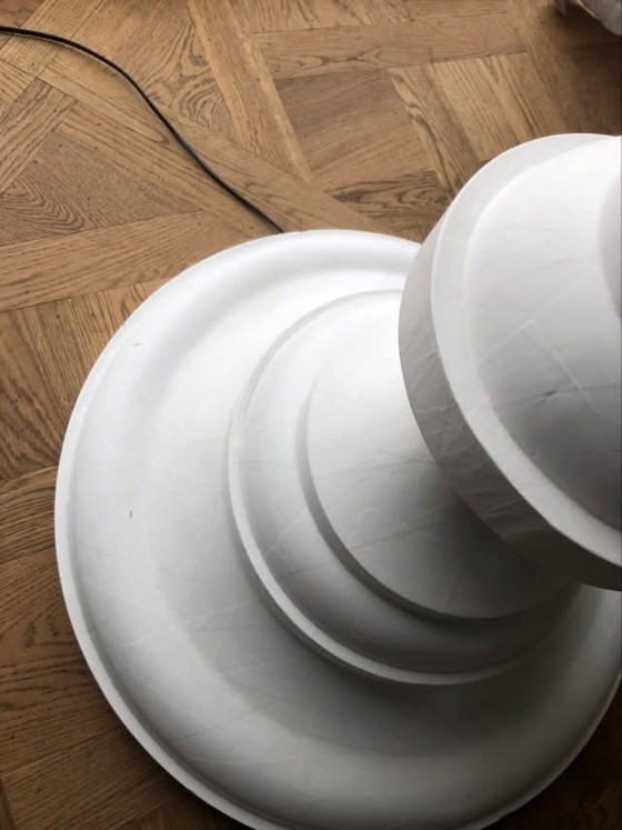 Image 1 of LAMPADA DA TERRA IN CARTA DI STUDIO JOB