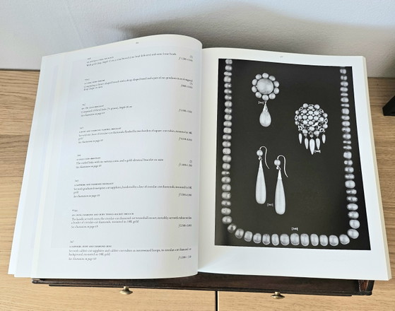 Catálogo de joyería Christie's antiguo, libro de mesa de centro – Objetos decorativos, Paper (photo 9 of 9)