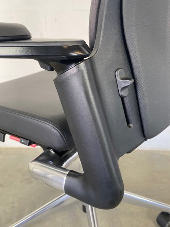 Image 1 of Ahrend bureaustoel 2020 black leather design Paul Brooks 