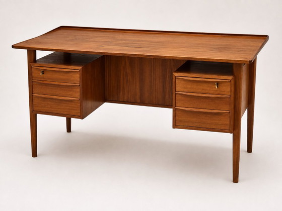 Escritorio danés antiguo de teca, diseñado por Peter Løvig Nielsen para Løvig, década de 1960. – Wood (photo 4 of 14)