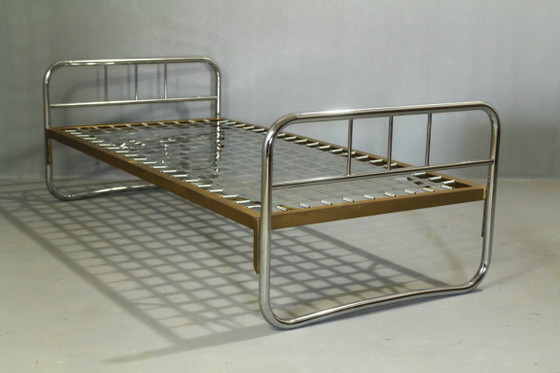 Bauhaus-Bett – Einzelbetten, Cast Iron (photo 3 of 8)
