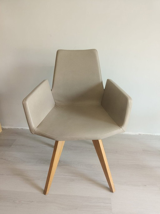 8 Mobitec Mood 43 chairs