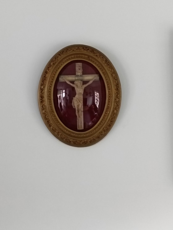 Crucifix religieux antique sous verre convexe – Antiek, Décorations murales, Velvet, Wood (photo 2 of 12)