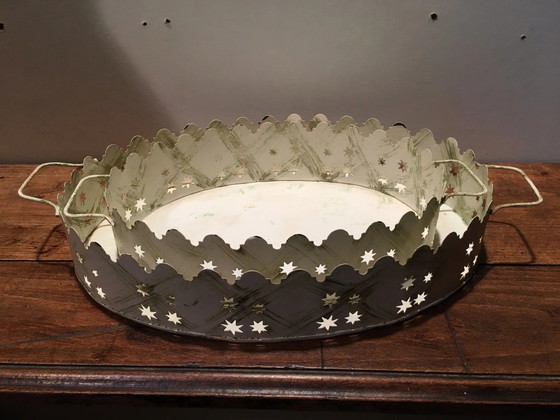 Coppia di vassoi in metallo patinato bianco – Accessori da tavola, Vintage (photo 2 of 11)