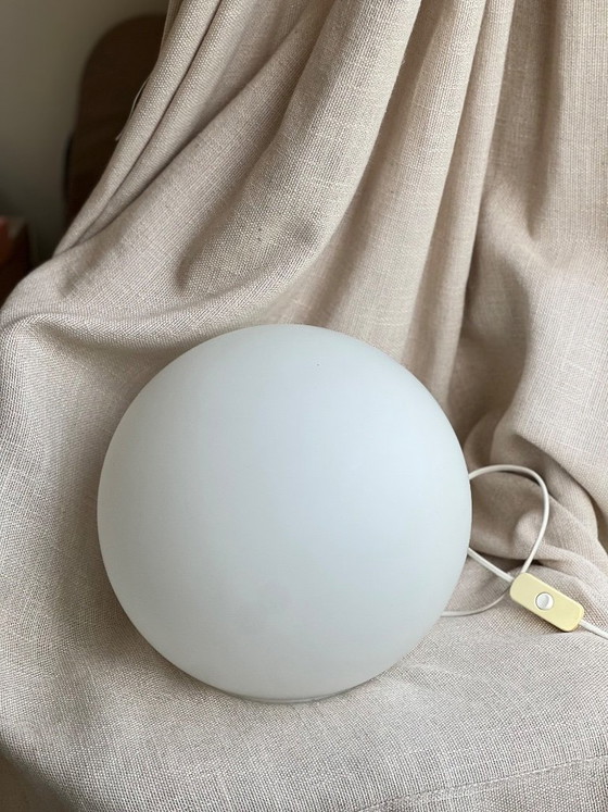 Vintage ILU Design Ball Lamp – White Opal Glass – 80s/90s (XL) – Table lamps (photo 3 of 14)