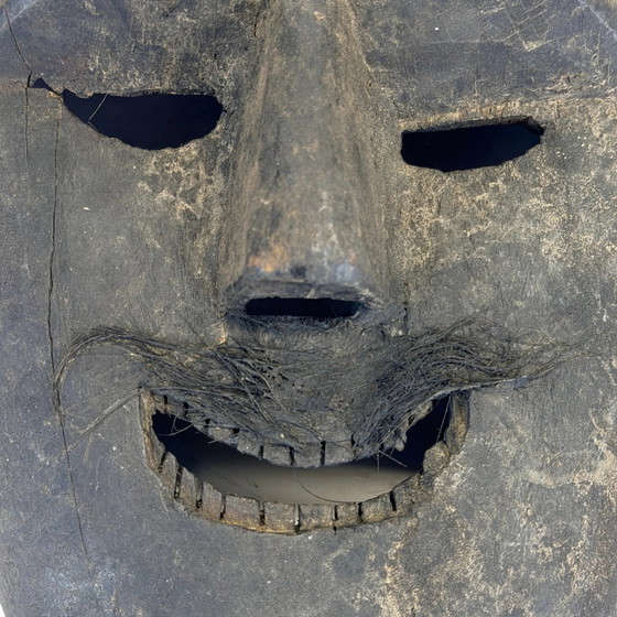 Máscara de chamán nepalí antigua con pelo y marca ritual – c. 1900–1930 – Esculturas, Wood, Metal (photo 2 of 7)