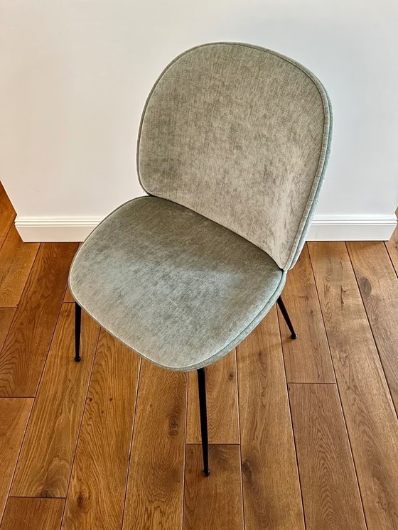 Image 1 of GUBI - "Sedia da pranzo Beetle", completamente imbottita