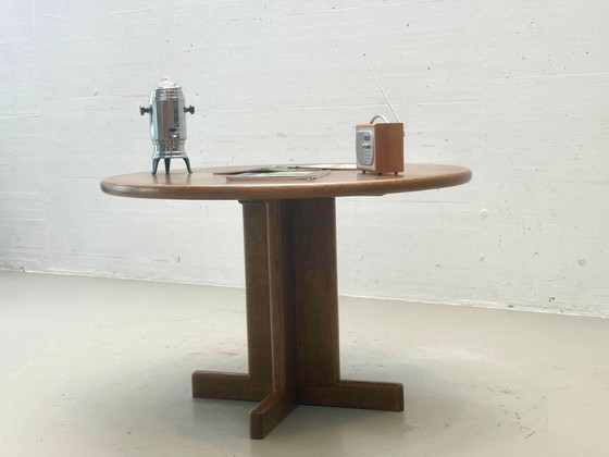 Round vintage dining table made of oak, 1970s – Wood (photo 9 of 14)