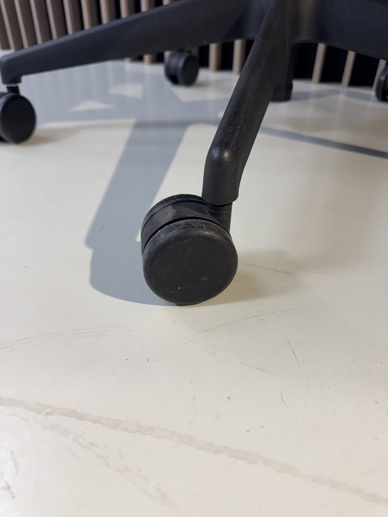 Image 1 of Silla de oficina ligera Vitra ACX