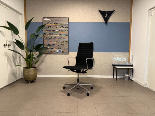 Vitra | Eames | EA119 | Schwarzer Hopsak | 1 Stück – bureaustoelen, Aluminium