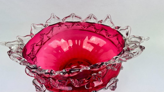 Image 1 of Grande centrotavola in vetro rosso rubino e cristallo applicato, decorato con maschere, XX secolo