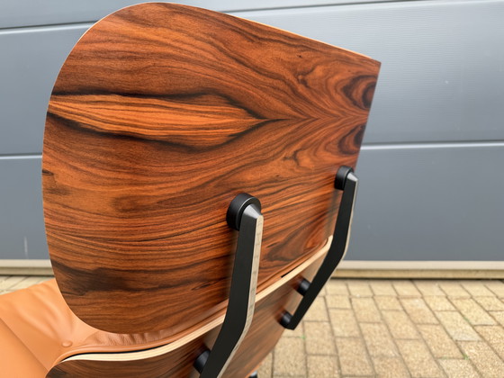Image 1 of 2 poltrone lounge Vitra Eames XL originali con poggiapiedi, in pregiata pelle color cognac e palissandro Santos, NUOVE!!