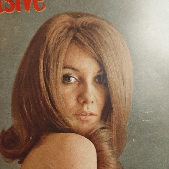 Framed Original 1968 Exclusive Magazine Page – Vintage Glamour Wall Art 27×33 cm – Photography, Paper, Wood (photo 4 of 7)