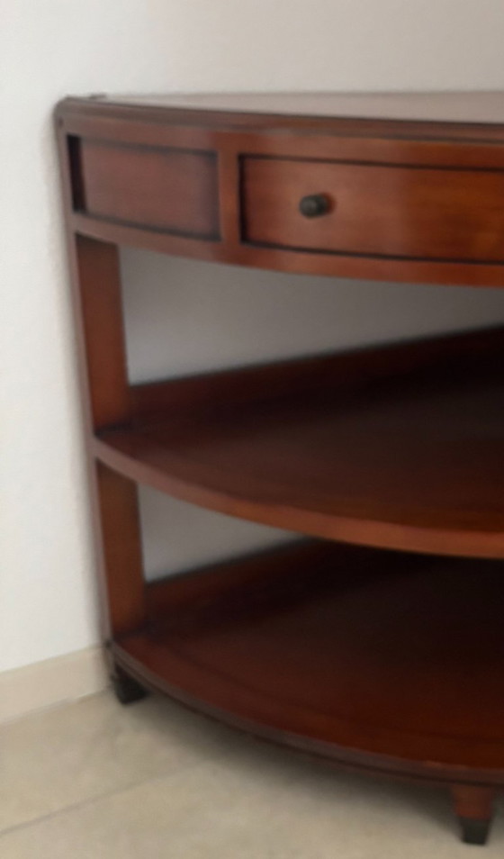 Image 1 of hoekkastje rondlopend