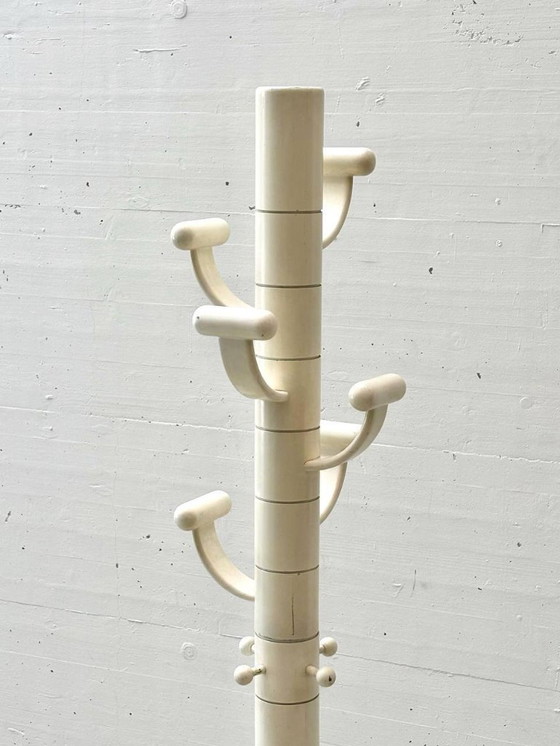 Image 1 of Abbigliamento in stile Memphis firmato Ettore Sottsass, anni '80.