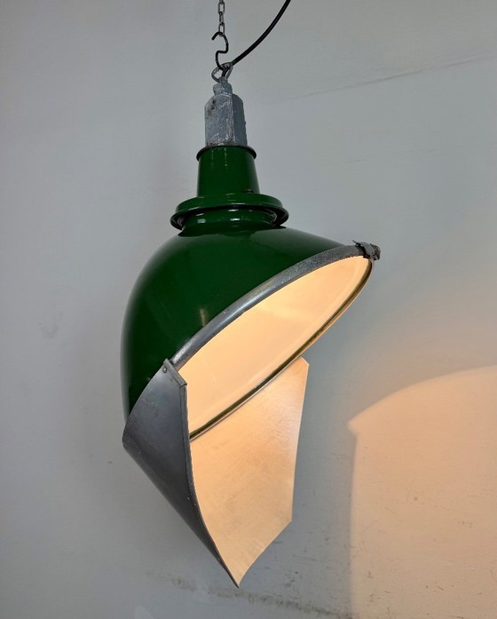 Image 1 of Grote industriële Britse groene emaille fabriekshanglamp van Benjamin, jaren 60