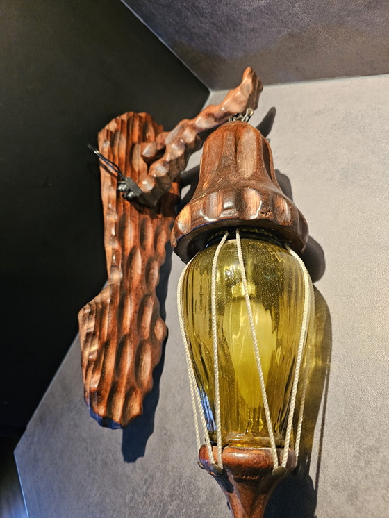 Image 1 of Lampade da parete spagnole vintage in legno, con vetro ambrato