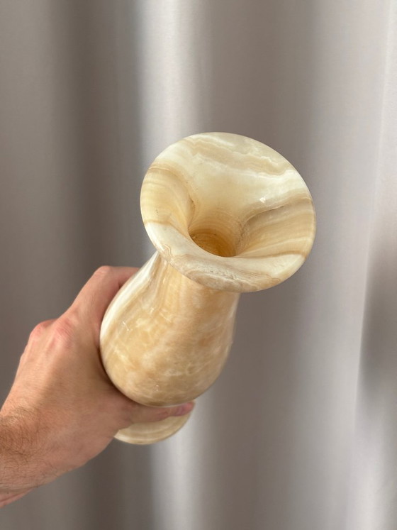 Grand vase vintage sculpté dans du marbre onyx naturel massif. – Stone (photo 4 of 11)