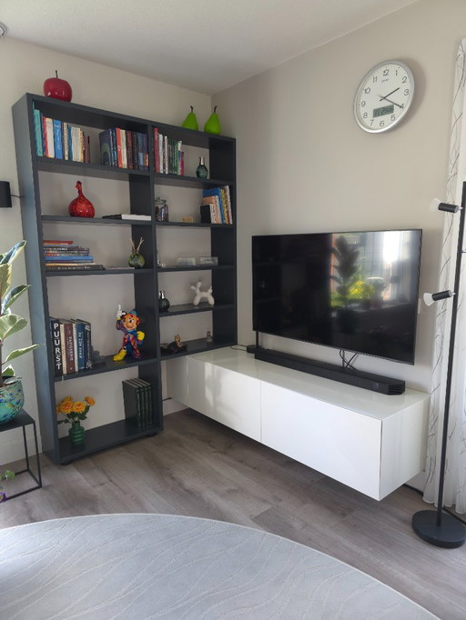 Boekenkast/TV meubel