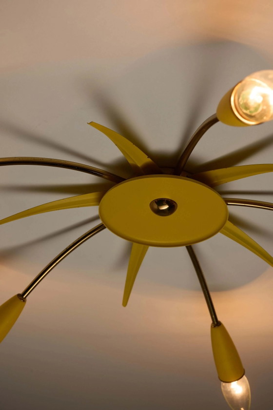 Lámpara de Techo Sputnik Amarilla Mid-Century, Plafones, Metal, Latón, Amarillo, Mid Century Modern (foto 3 de 6)