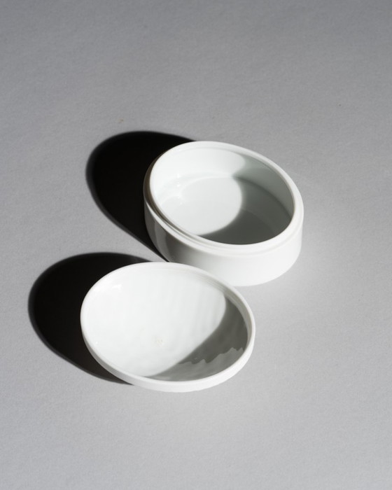 Image 1 of Rosenthal Anemone Porzellan-Trio kleiner Vasen mit Deckelbox von Rosemonde Nairac