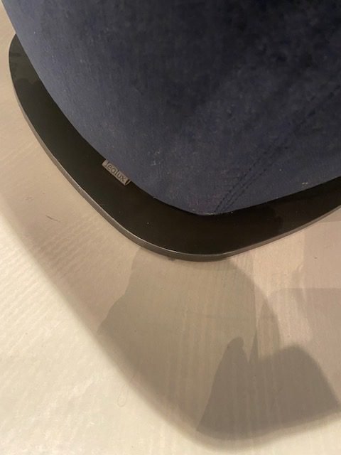 Image 1 of Leolux Cantate armchair with ottoman