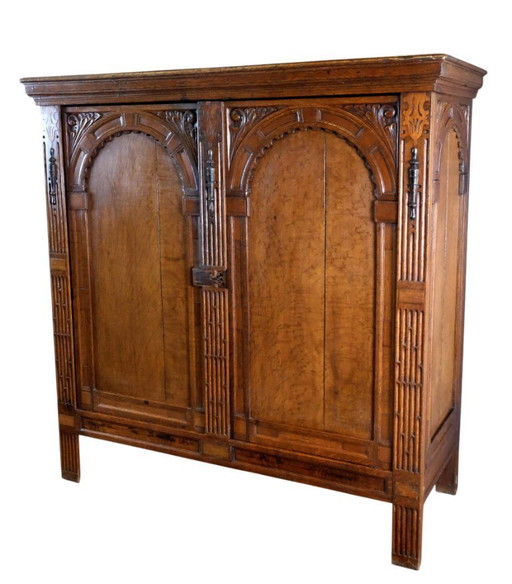 Armoire voûtée hollandaise du 17e siècle / Armoire voûtée hollandaise du 17e siècle