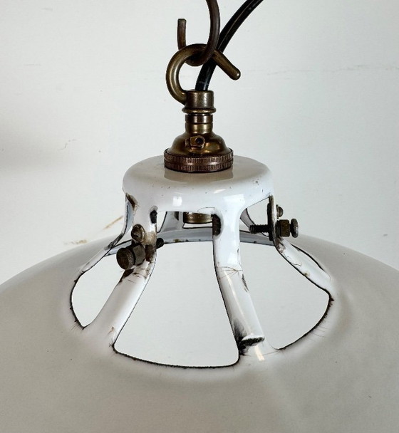 Image 1 of Industriële witte geëmailleerde fabriekshanglamp, jaren 60