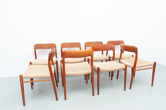 Image 1 of 8 sedie da pranzo modello 75 in teak di Niels Otto Møller per J. L. Møller Møbelfabrik (anni '50)