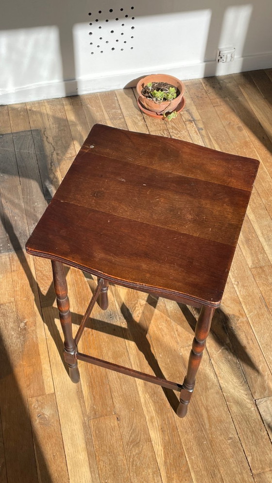 Image 1 of Comodino alto in stile legno tornito