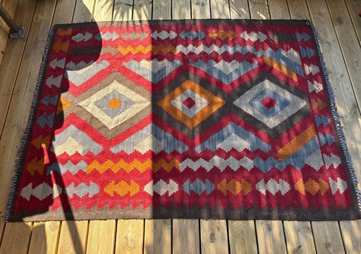 Veelkleurig handgemaakt kilim vloerkleed. Turkije, jaren 1970