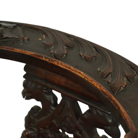 Image 1 of Fauteuil d'angle ancien en chêne italien de style Renaissance
