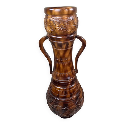 Bedeutende geschnitzte Holzvase