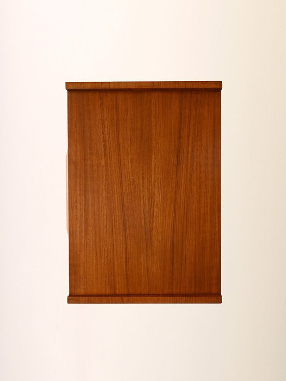 Image 1 of Nachtkastje in Scandinavisch teak uit 1950 met poten in messing