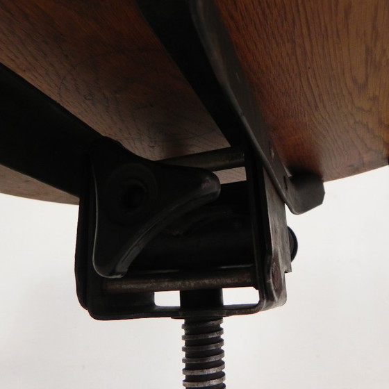 Silla de oficina de roble con sistema de muelles ajustable y regulación de altura, década de 1950. (photo 29 of 35)