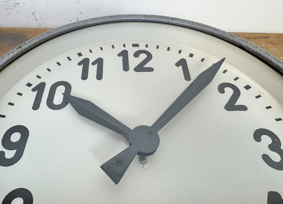 Image 1 of Grijze industriële fabriekswandklok van Chronotechna, jaren 50
