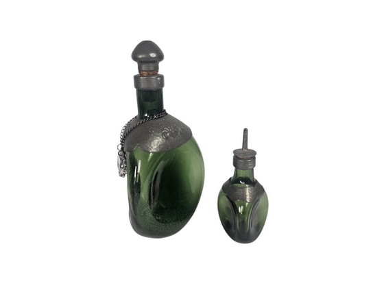 Image 1 of Niederländisches Design – Gero – Karaffe – Exilflasche – versilbertes Karaffenetikett – Dreieck mit Zinnbeschlägen – 30er Jahre