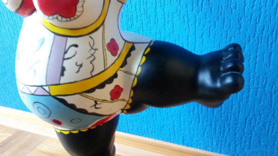 Image 1 of Statue einer fülligen Dame im Badeanzug 52 cm hoch