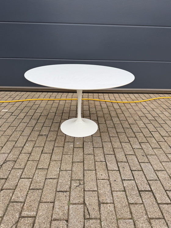 Image 1 of Original round Knoll Tulip dining table (120cm) white laminate Eero Saarinen
