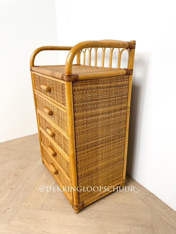 Image 1 of Commode vintage en rotin tressé, cinq tiroirs