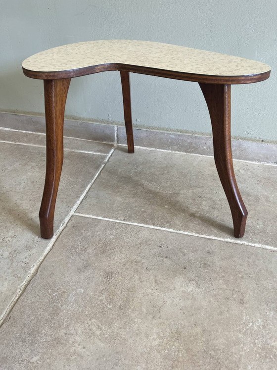 Small tripod side table in bean shape – 1950s/60s style – Wood, Mid Century Modern (photo 3 of 12)