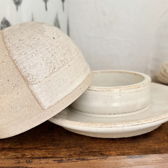 Image 1 of Handgemaakte keramische botervloot – natuurlijke stijl