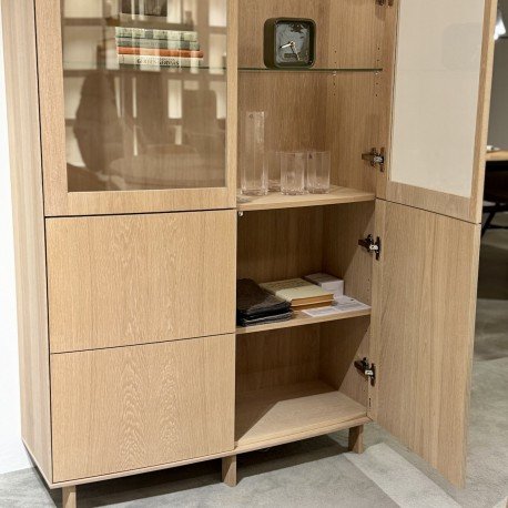 Image 1 of Vetrina in rovere Skovby