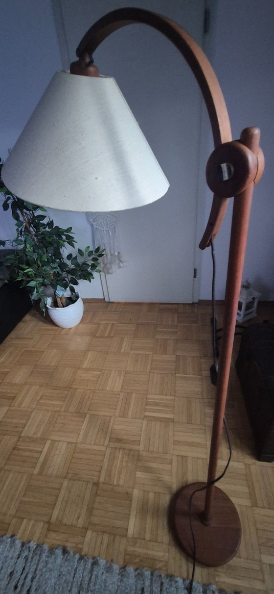 Image 1 of Schöne Teak - Stehlampe in wunderbarem dänischem, skandinavischen Design. Hersteller Domus in den 60er/70er Jahren. Ausführung G