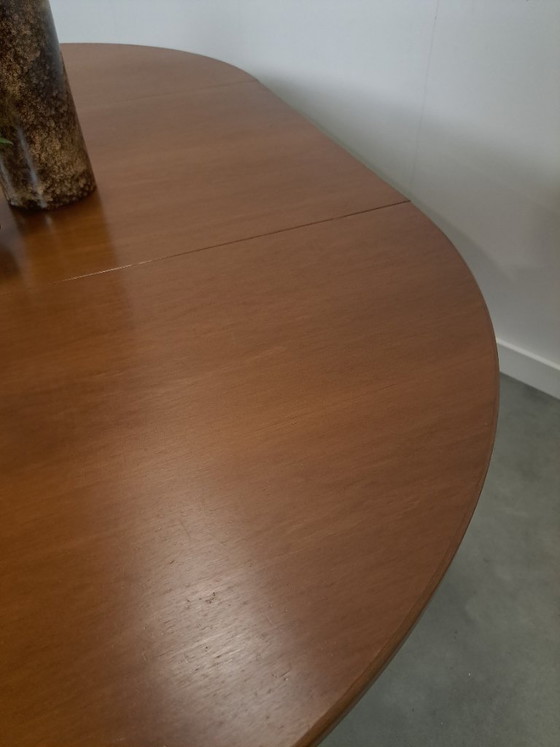 Image 1 of Round extendable dining table Thonet