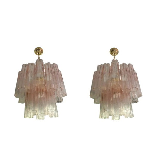 Image 1 of Coppia di lussuosi lampadari Tronchi in vetro di Murano rosa con struttura in metallo placcato oro 24 carati.