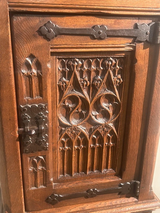 Image 1 of Gotische 1 deurskast 19de eeuw uit eik