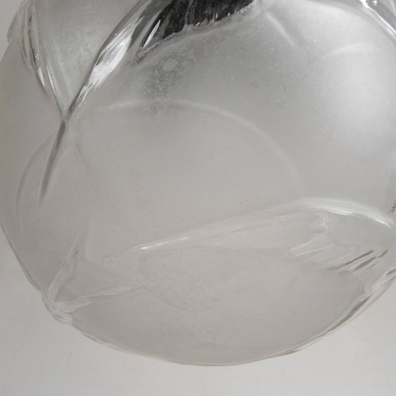 Image 1 of Art Deco hanglamp met geetste glazen bol met meerdere vogels, zwaluwen, jaren 30