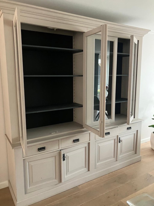 Keyser & Co Wandschrank 220 mm hoch x 230 mm breit – Farbe Trüffel (15), Innenausstattung Schwarz (99), mit hellgrauer Lasur