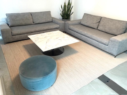 Ensemble complet Minotti 6 pièces comprenant 2 canapés, 1 pouf et 1 table basse.